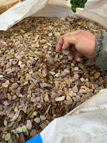 Златолит персиковый декоративная каменная крошка купить в Белоярском