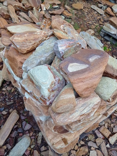 Златолит жёлтый, жёлто-зелёный глыбки и валуны для ланшафтного дизайна купить в Белоярском