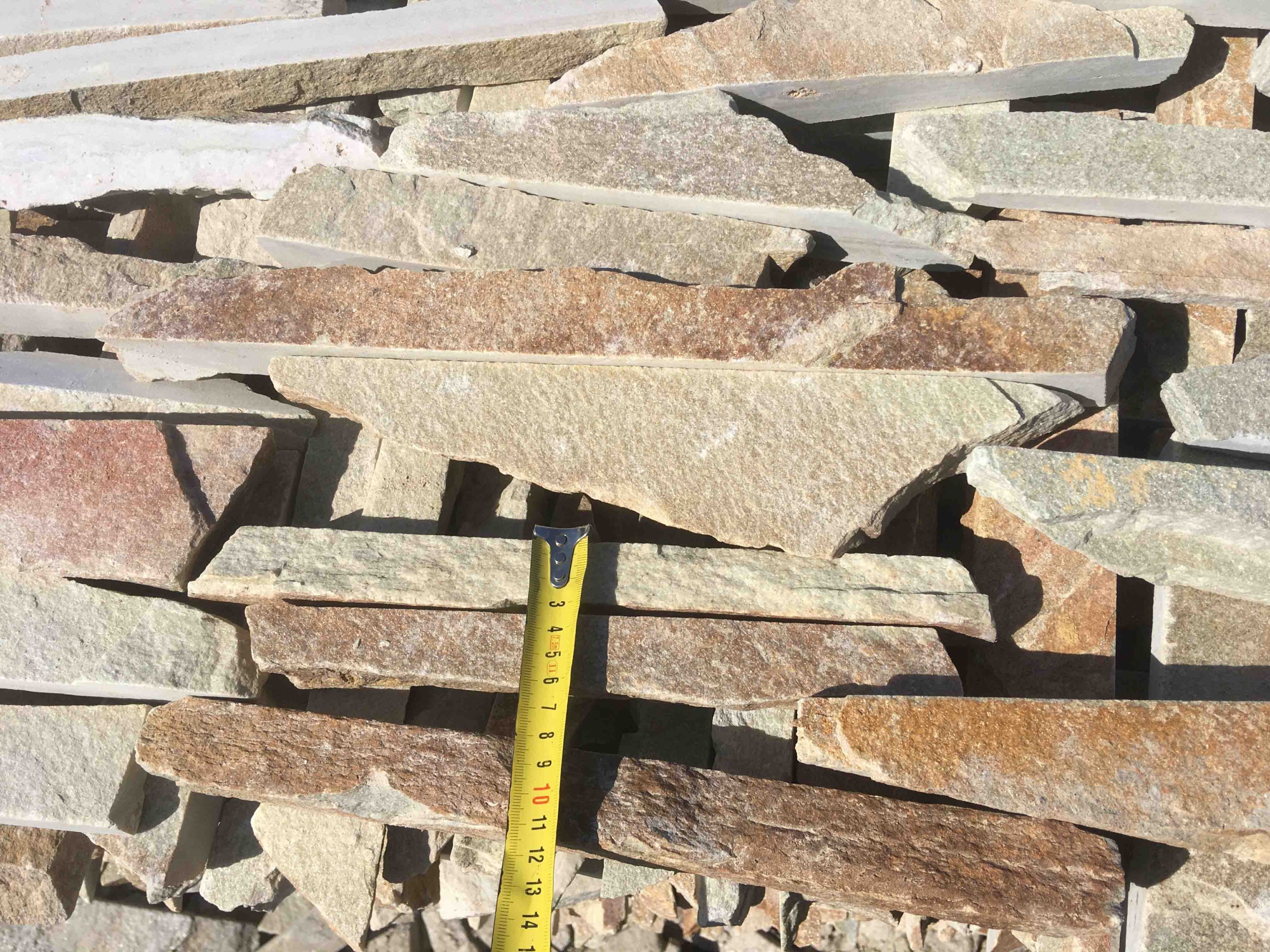 Горбушка златолит золотистый для облицовки купить в Белоярском