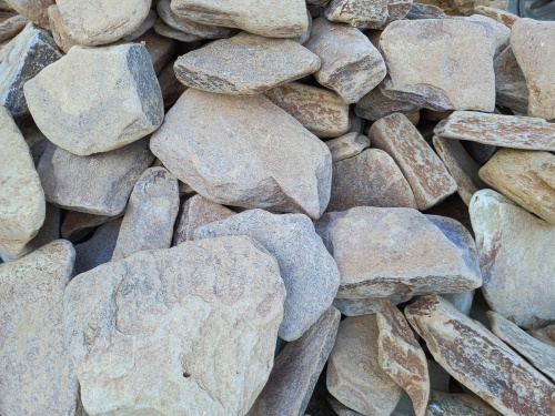 Златолит жёлтый, жёлто-зелёный глыбки и валуны для ланшафтного дизайна купить в Белоярском