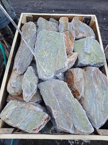 Златолит жёлтый, жёлто-зелёный глыбки и валуны для ланшафтного дизайна купить в Белоярском