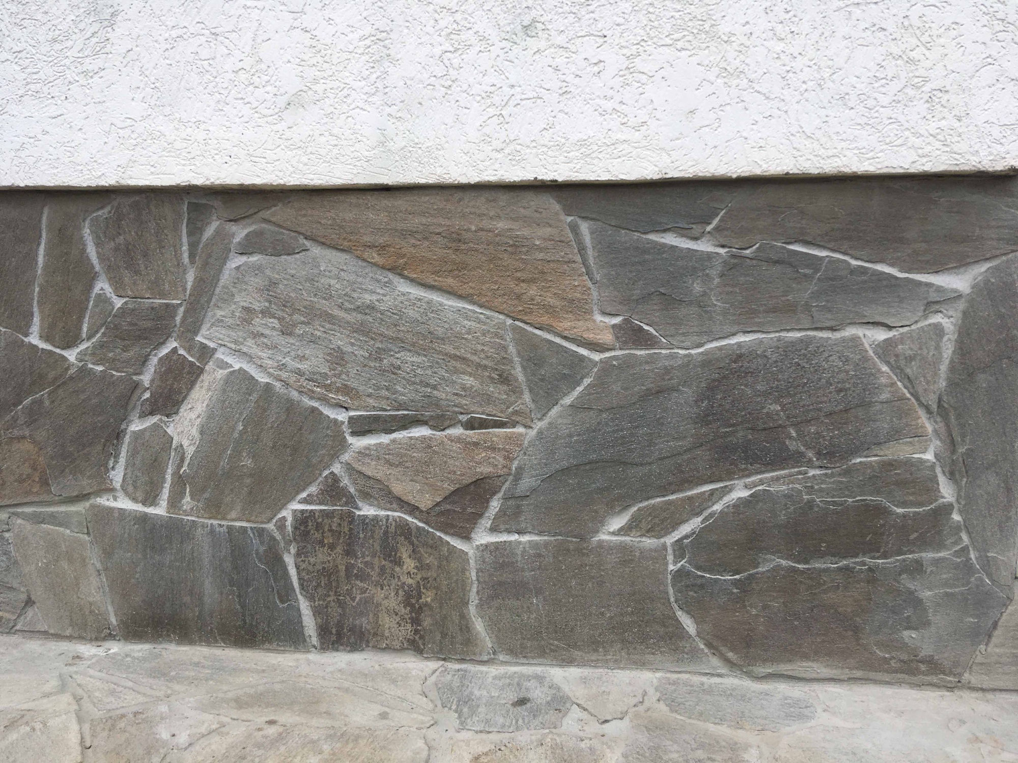 Плитняк златолит Уральский для цоколя, отмостки купить в Белоярском