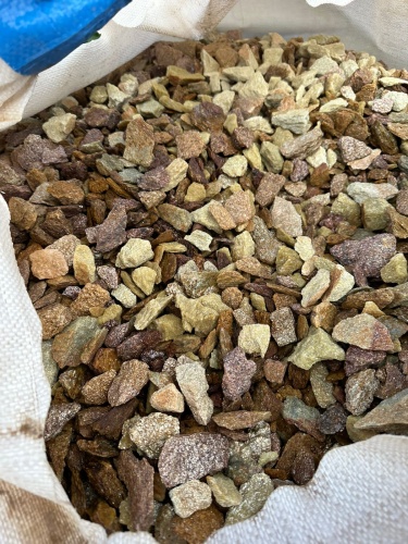 Златолит персиковый декоративная каменная крошка купить в Белоярском