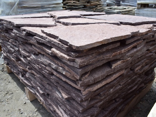 Плитняк лемезит бордовый для облицовки цоколя 20-25 мм  купить в Белоярском