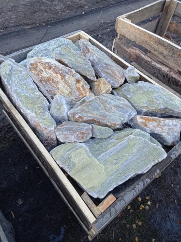Златолит жёлтый, жёлто-зелёный глыбки и валуны для ланшафтного дизайна купить в Белоярском
