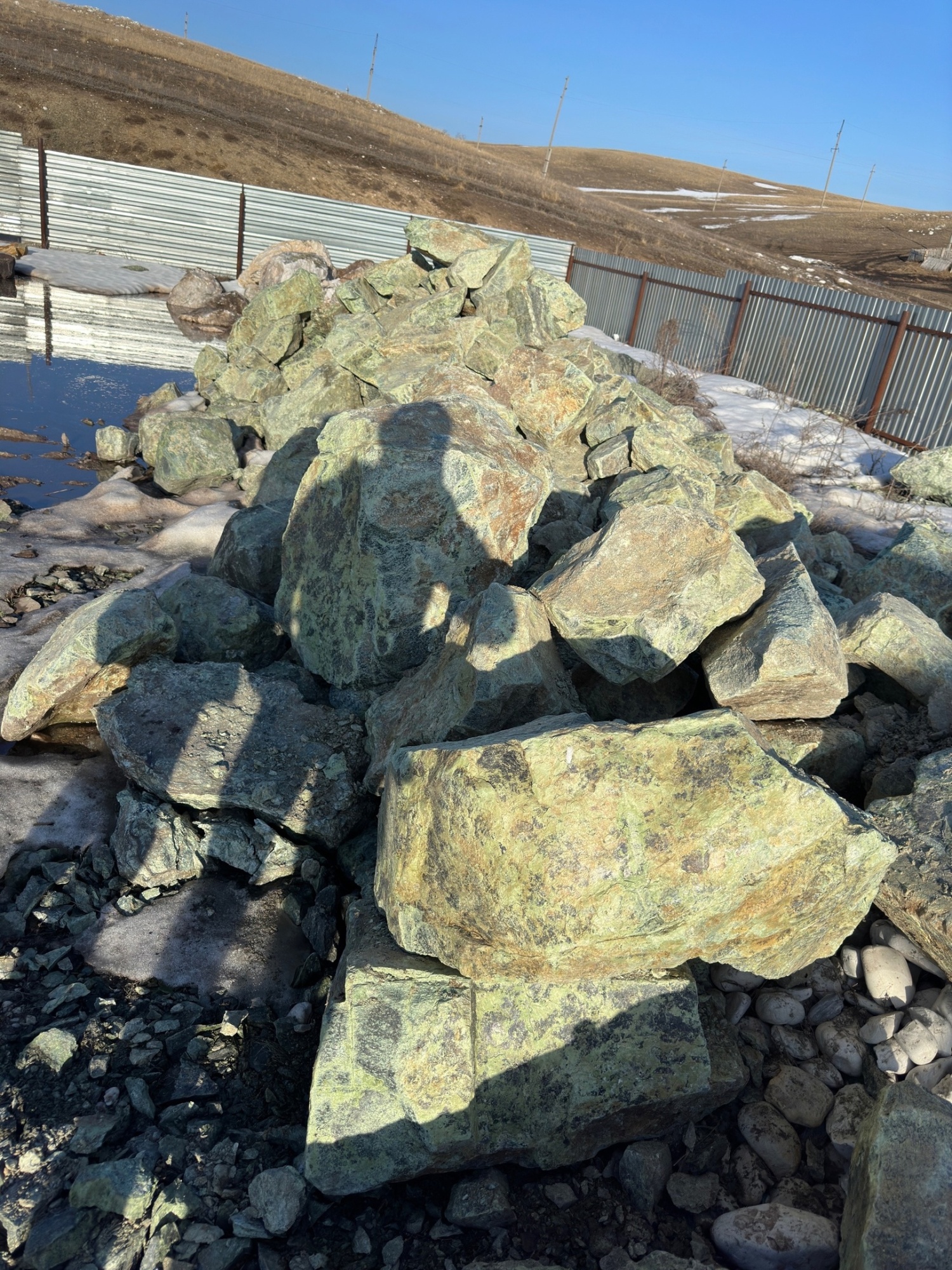 Камни для ландшафтного дизайна зелёные 10-60 килограмм купить в Белоярском