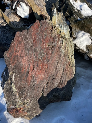 Ландшафтные глыбы красно-фиолетовые 200-1000 килограмм купить в Белоярском