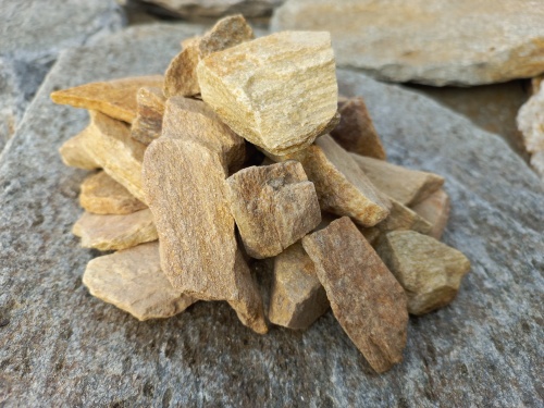 Златолит жёлтый декоративная каменная крошка купить в Белоярском