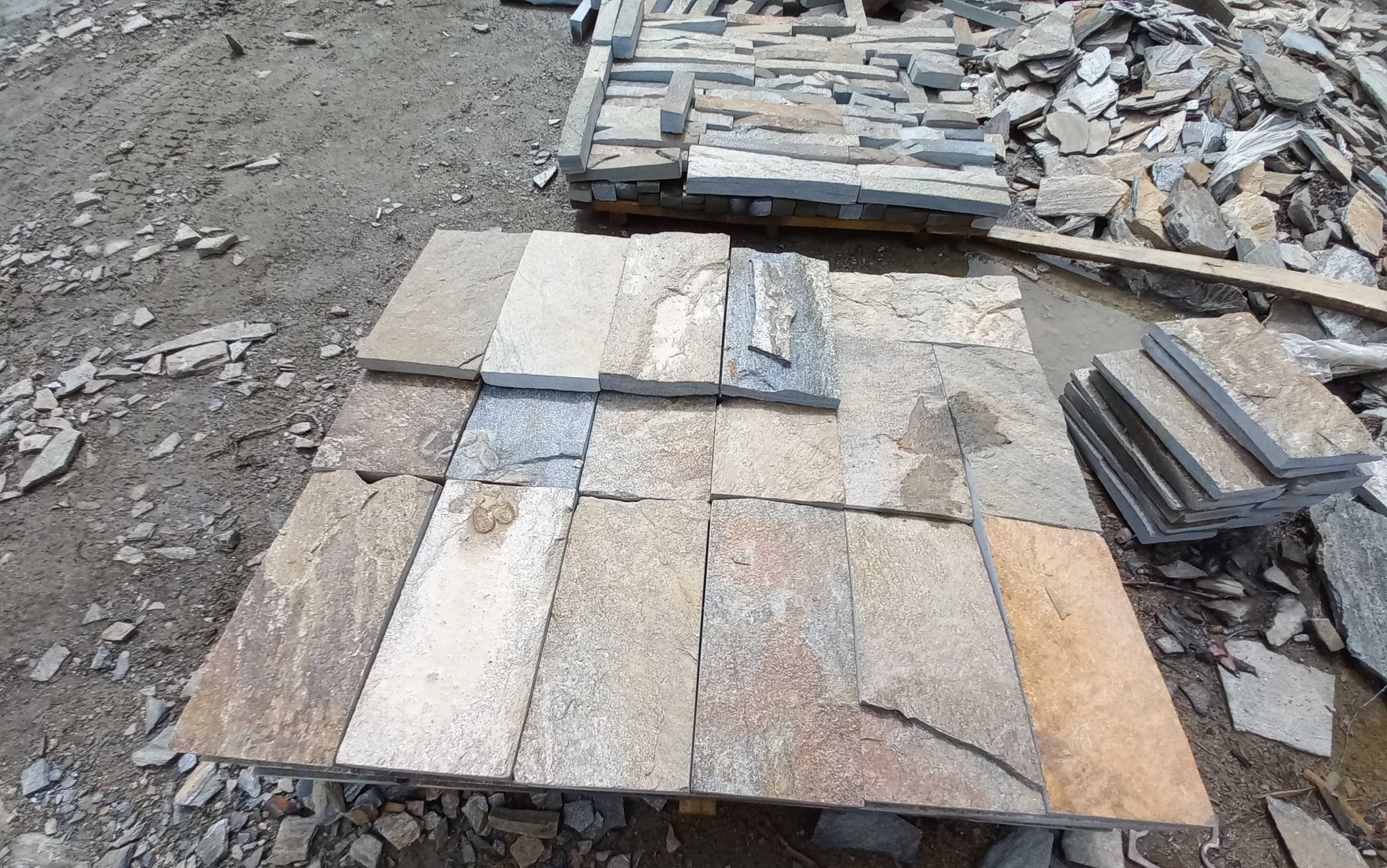 Плитка пилёная златолит Уральский для цоколя, отмостки купить в Белоярском