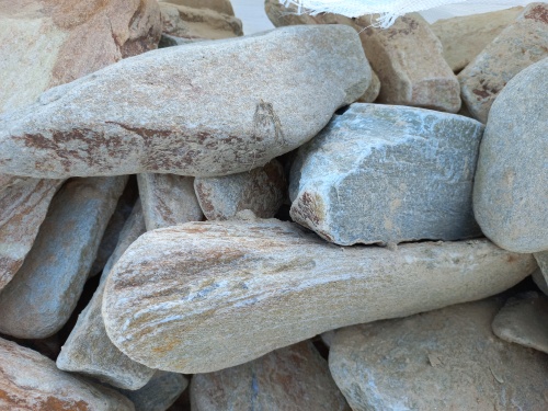 Златолит жёлтый, жёлто-зелёный глыбки и валуны для ланшафтного дизайна купить в Белоярском