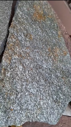 Плитняк златолит серебристый для цоколя, отмостки купить в Белоярском