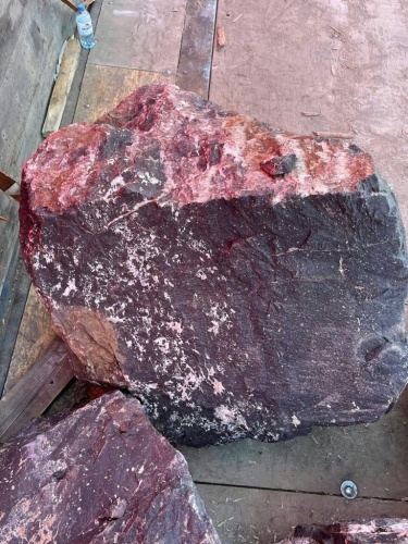 Камни для ландшафтного дизайна красно-фиолетовые 10-60 килограмм купить в Белоярском