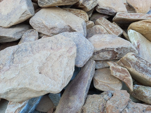 Златолит жёлтый, жёлто-зелёный глыбки и валуны для ланшафтного дизайна купить в Белоярском