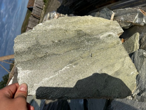 Плитняк златолит зелёный для цоколя, отмостки купить в Белоярском