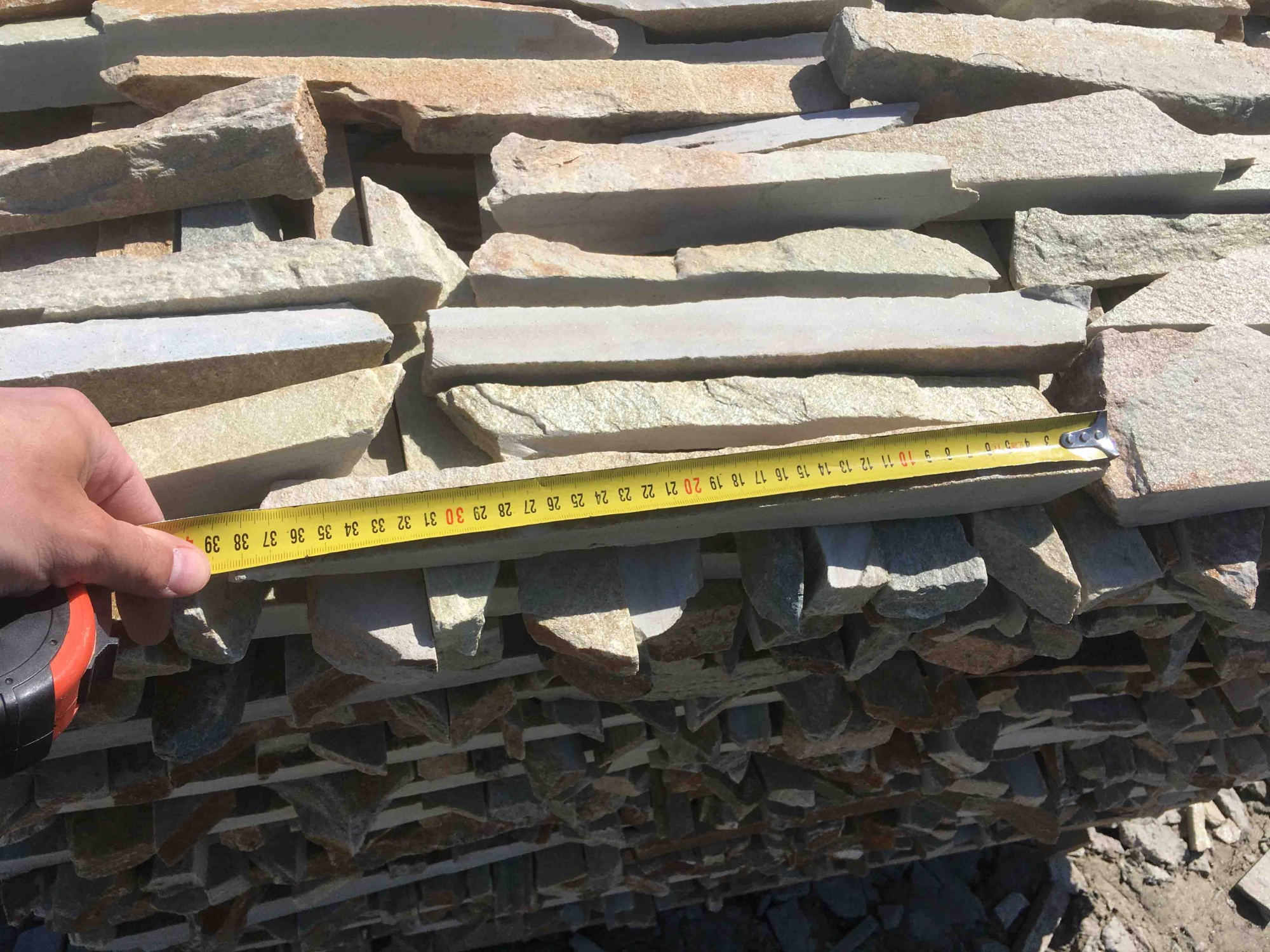 Горбушка златолит золотистый для облицовки купить в Белоярском