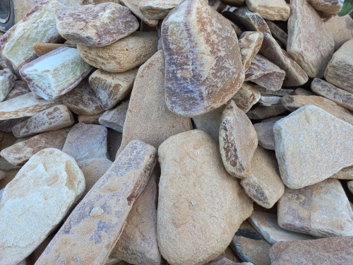 Златолит жёлтый, жёлто-зелёный глыбки и валуны для ланшафтного дизайна купить в Белоярском