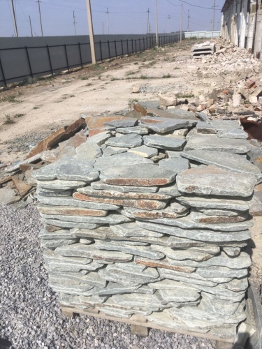 Златолит серебристый галтованный для лестниц купить в Белоярском