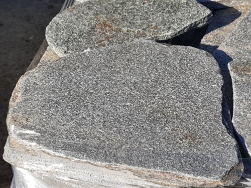 Златолит серебристый галтованный для лестниц купить в Белоярском