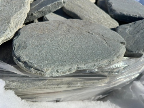 Плитняк златолит зелёный галтованный для мощения на бетон купить в Белоярском