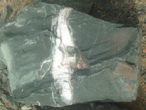 Гигантские зелёные валуны для ландшафтного дизайна весом более 5 тонн купить в Белоярском